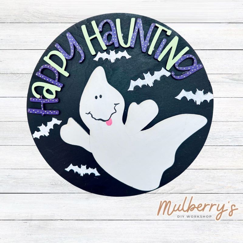 Our ghost happy haunting round is perfect for halloween! Approximately 8.5" in diameter. DOES NOT fit in Large Interchangeable Plate Stand. Optional stand is available.