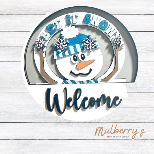 Welcome family and friends with our interchangeable welcome door hanger! Simply swap out inserts to match the different holidays and seasons! It's approximately 10.5" in diameter.