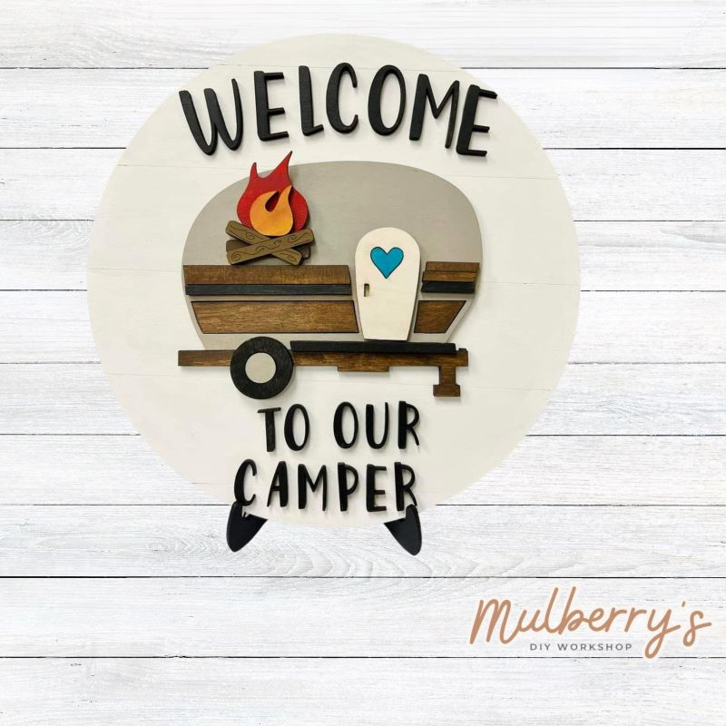 Welcome family and friends to your camper with our welcome to our camper plate! Approximately 10.5" in diameter. Optional stand is available.